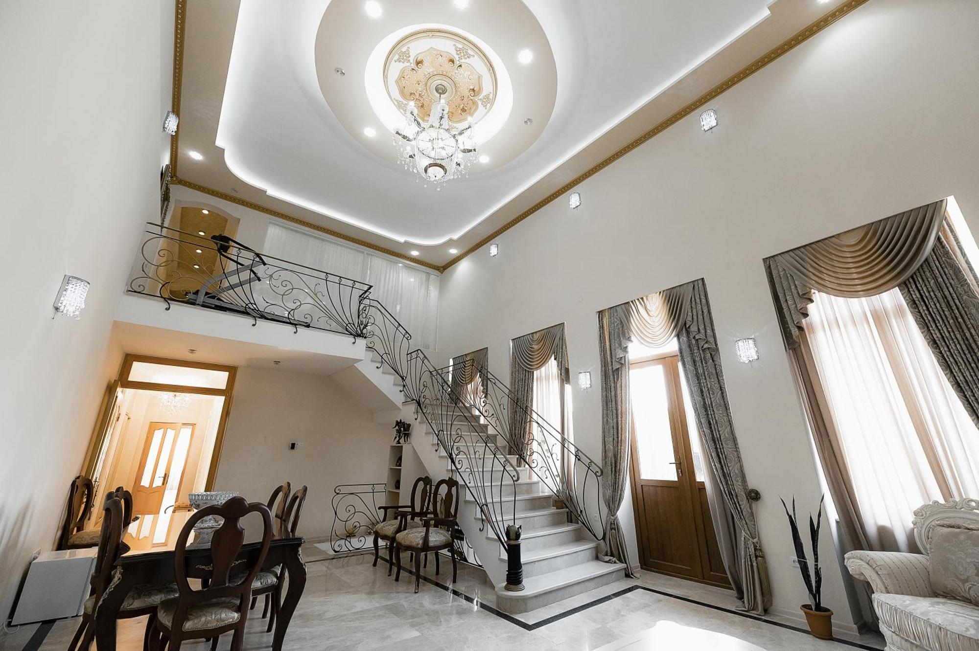 Hotel Caravan Palace Kutaisi Zewnętrze zdjęcie