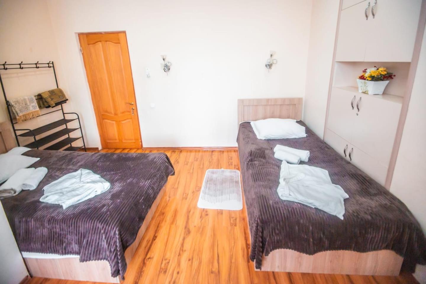 Hotel Caravan Palace Kutaisi Zewnętrze zdjęcie