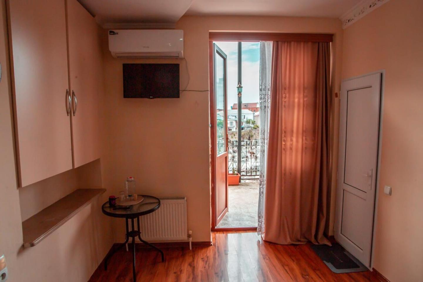 Hotel Caravan Palace Kutaisi Zewnętrze zdjęcie
