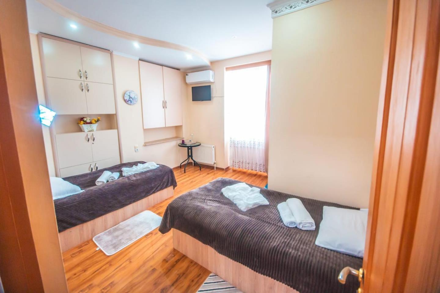Hotel Caravan Palace Kutaisi Zewnętrze zdjęcie