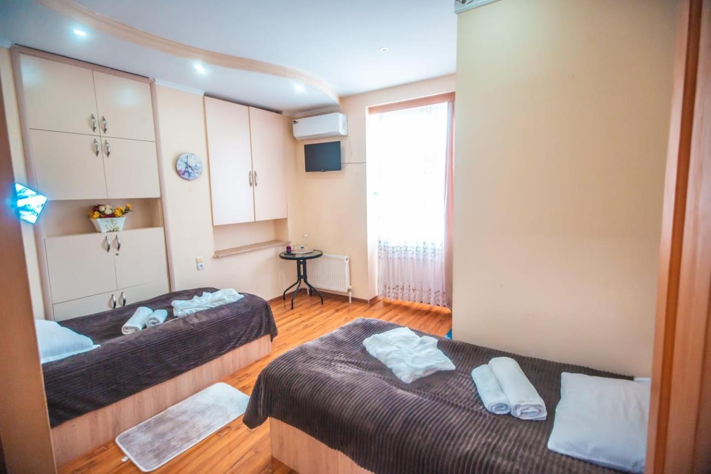 Hotel Caravan Palace Kutaisi Zewnętrze zdjęcie