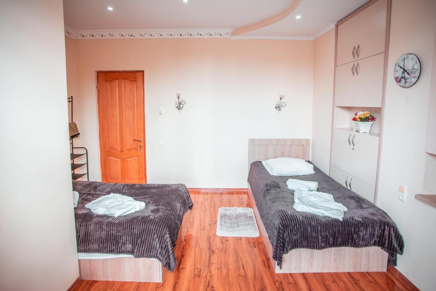 Hotel Caravan Palace Kutaisi Zewnętrze zdjęcie