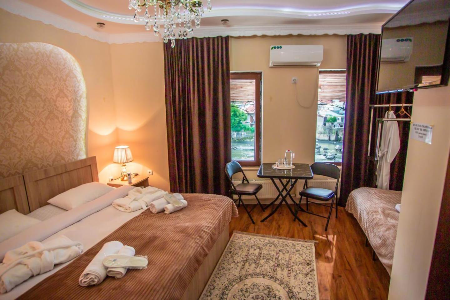 Hotel Caravan Palace Kutaisi Zewnętrze zdjęcie